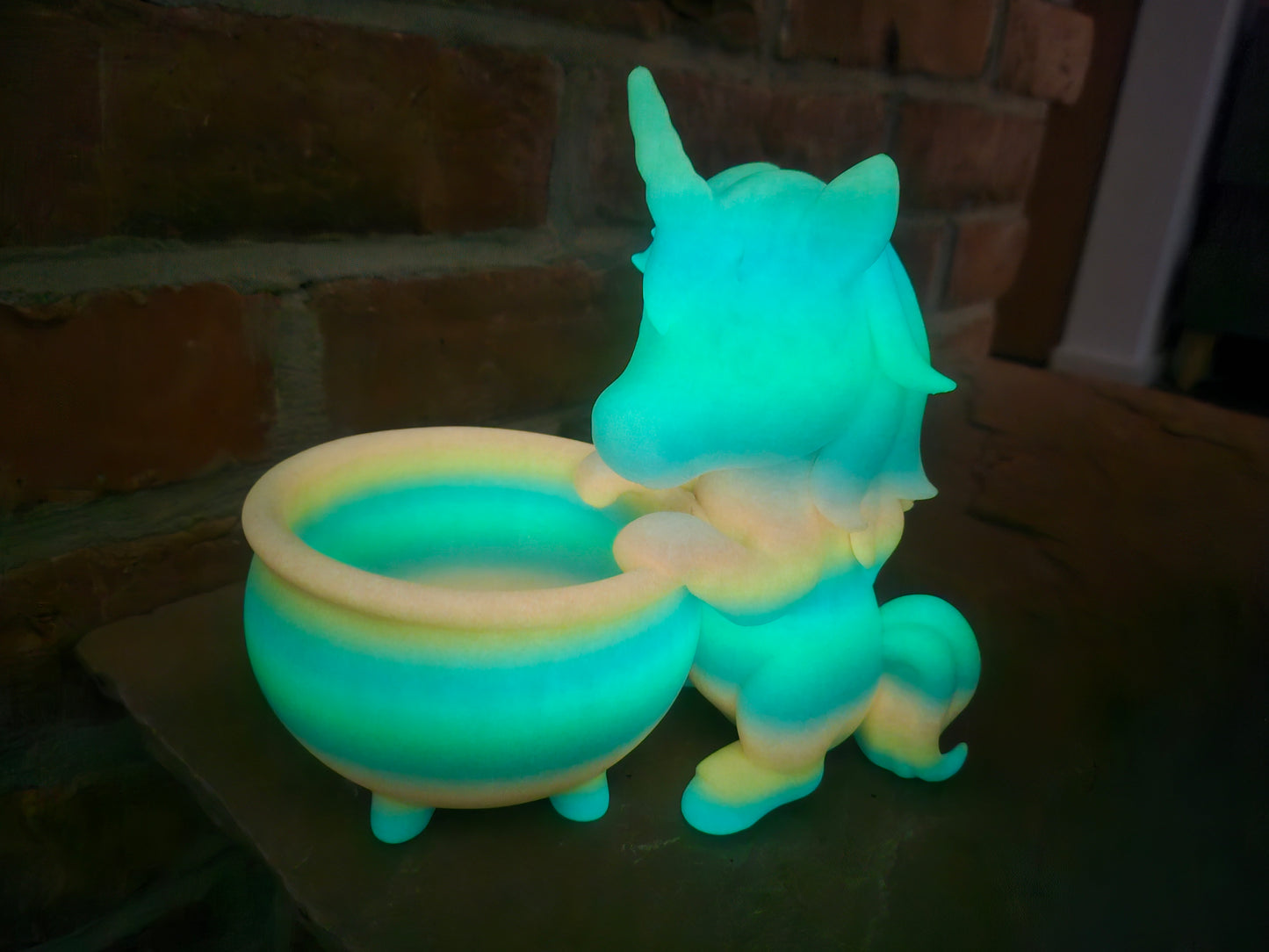 X 3D Druck Figuren Einhorn mit Schüssel Osternest leuchtet im dunkeln